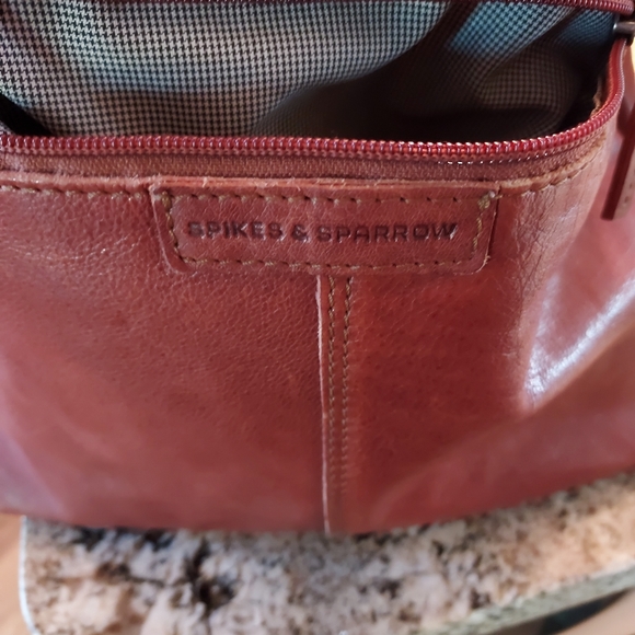 Spikes & Sparrow Whiskey Leather Crossbody Bag :Zip Closure: Snap Pocket Storage - Picture 5 of 16